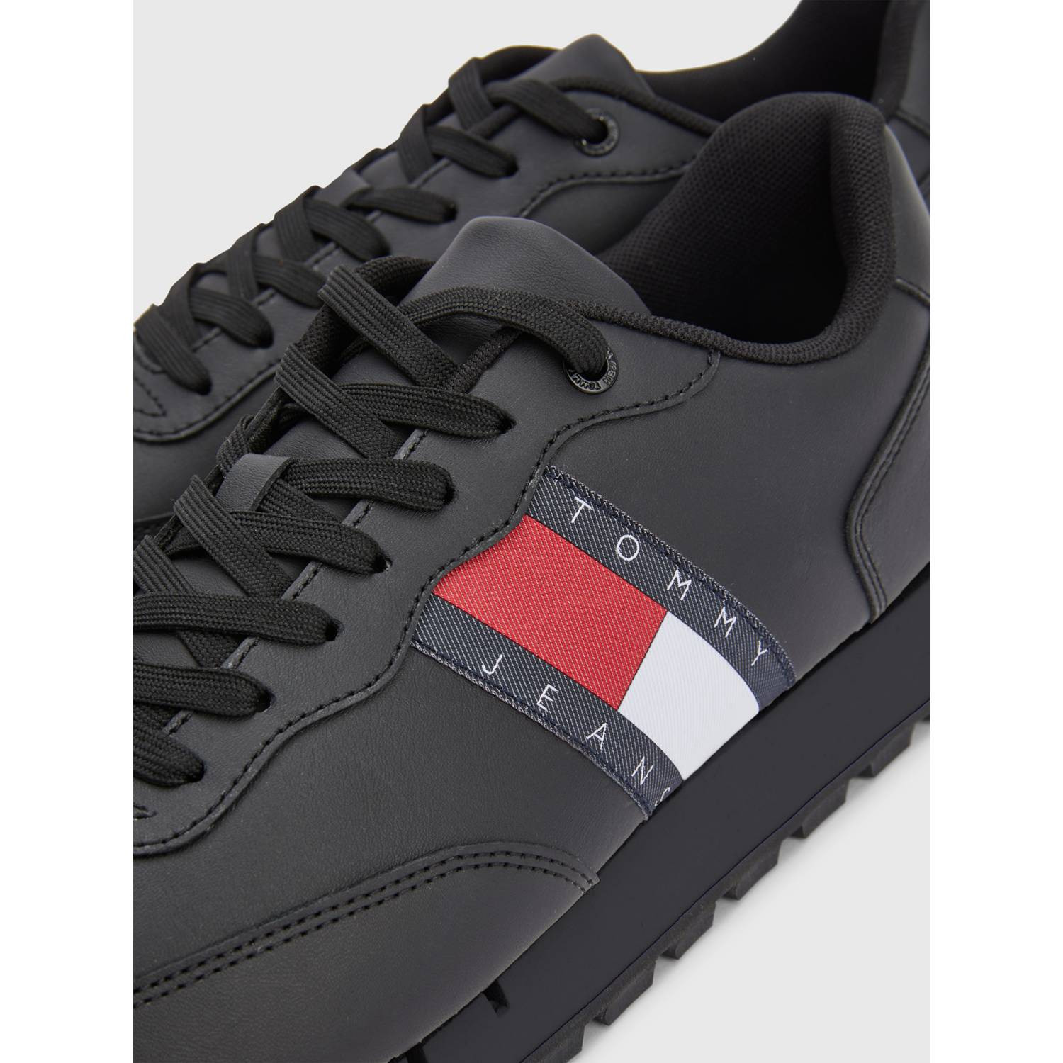 TOMMY HILFIGER LEATHER